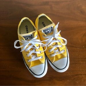 Converse low top sneakers | Women’s 6 | Men’s 4